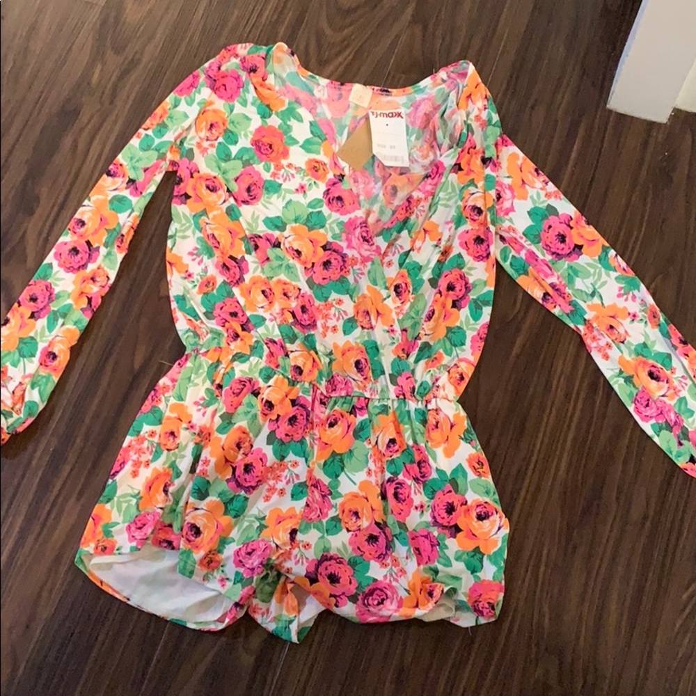 floral romper never worn